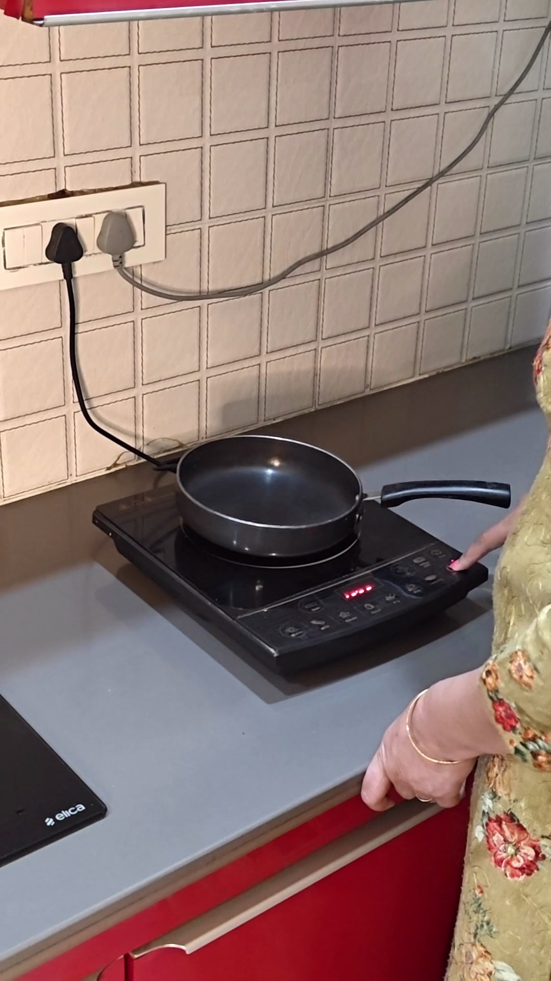 Ofeeco 2500W Infrared Induction Cooktop with Grill Rack